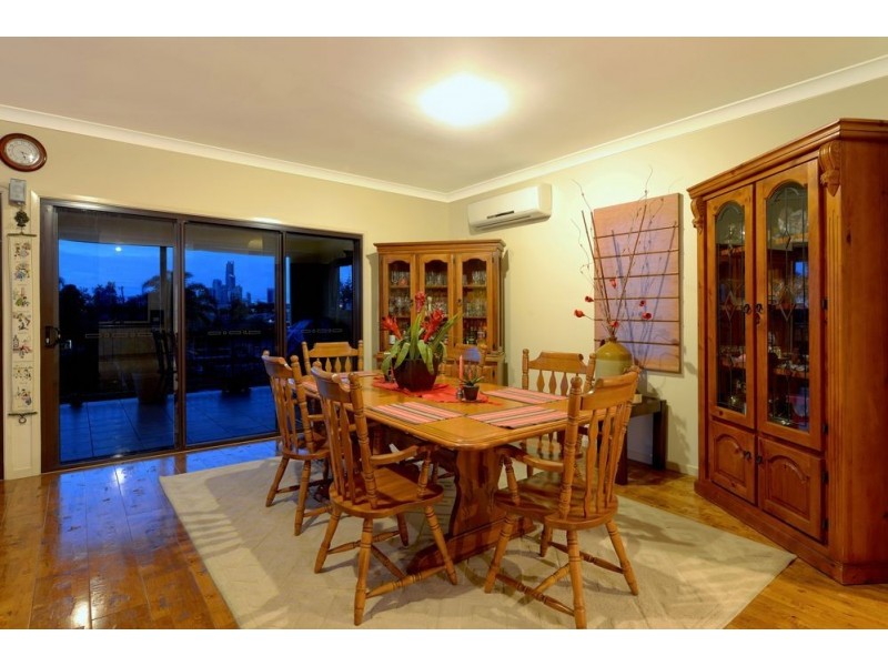 7 Bahia Court, Broadbeach Waters QLD 4218