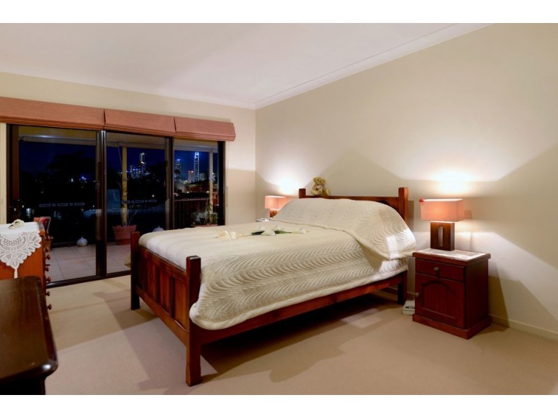 7 Bahia Court, Broadbeach Waters QLD 4218