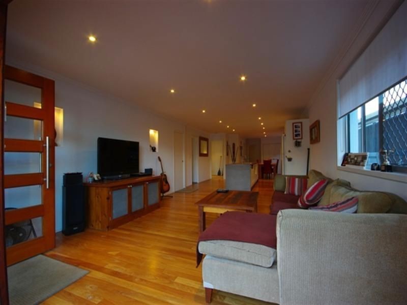 33 Bardon Ave, Miami QLD 4220