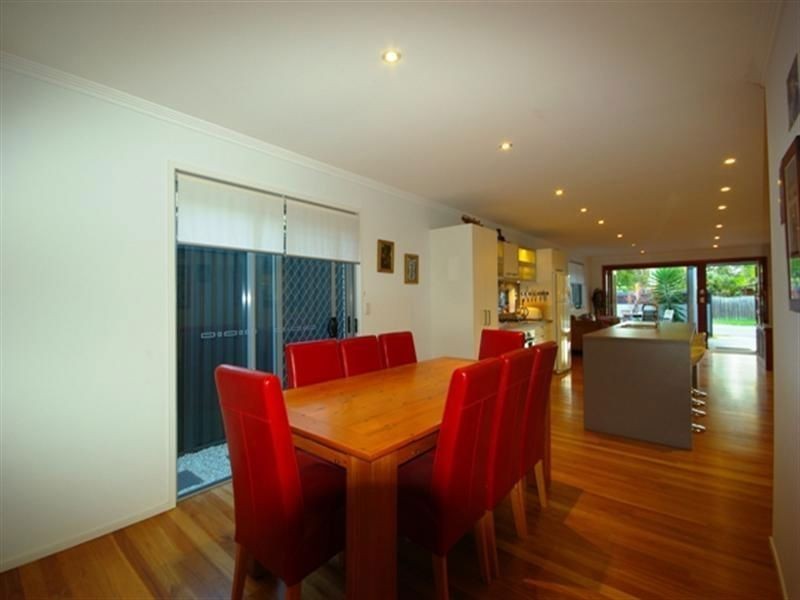 33 Bardon Ave, Miami QLD 4220