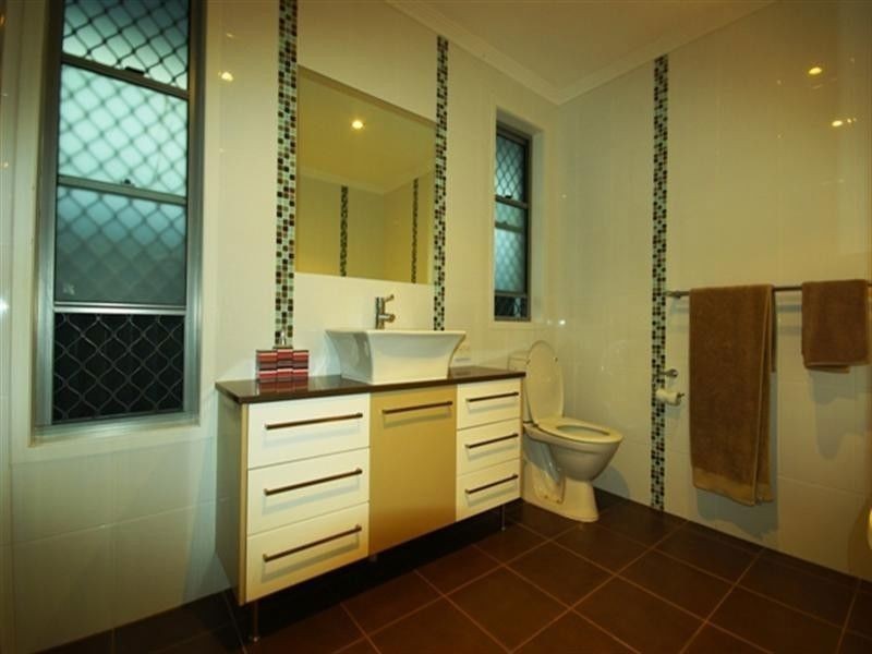 33 Bardon Ave, Miami QLD 4220