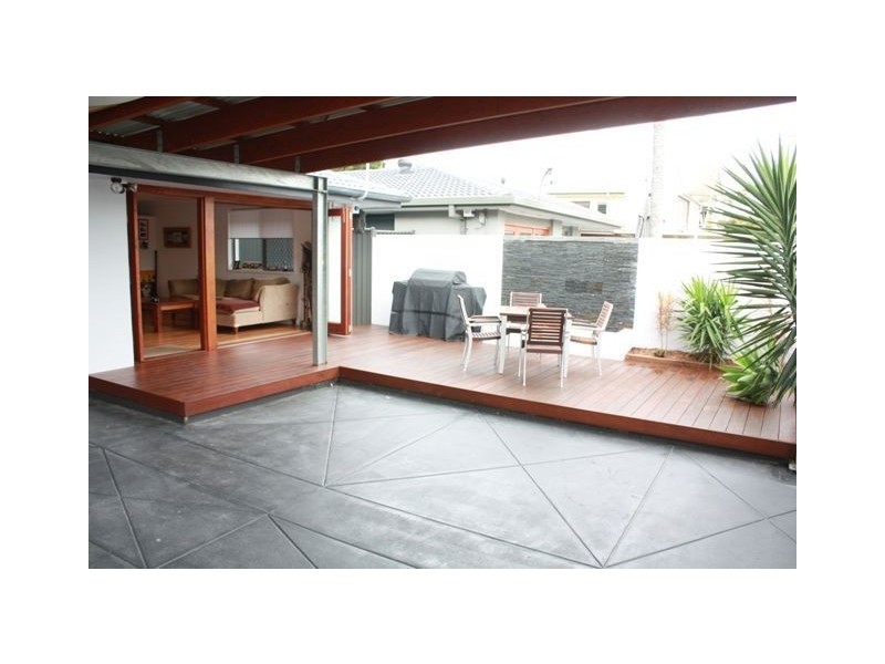 33 Bardon Ave, Miami QLD 4220