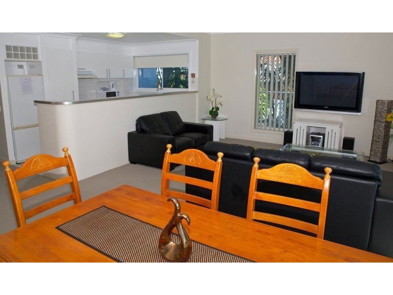 1c/11 Eady Avenue, Broadbeach Waters QLD 4218