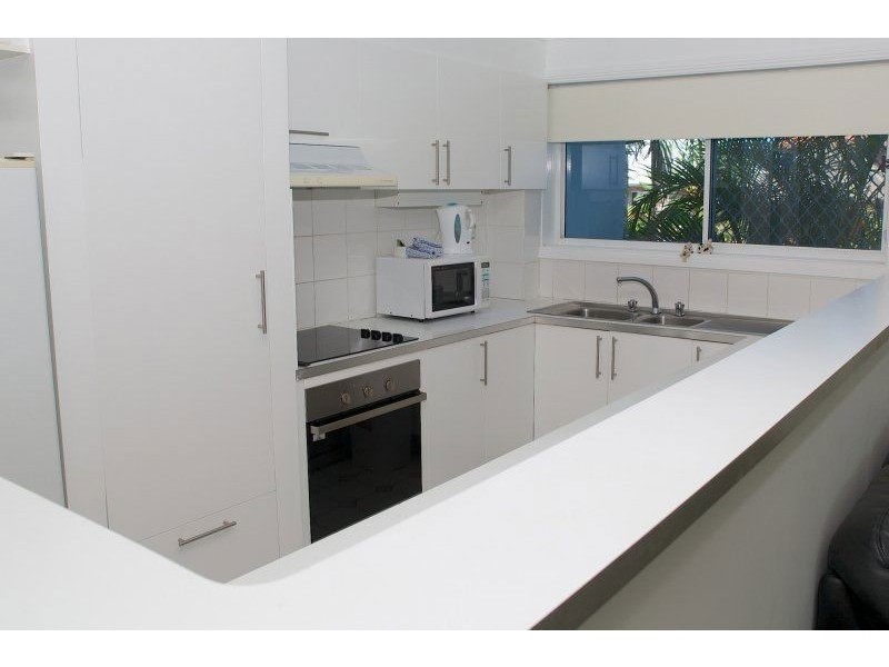 1c/11 Eady Avenue, Broadbeach Waters QLD 4218