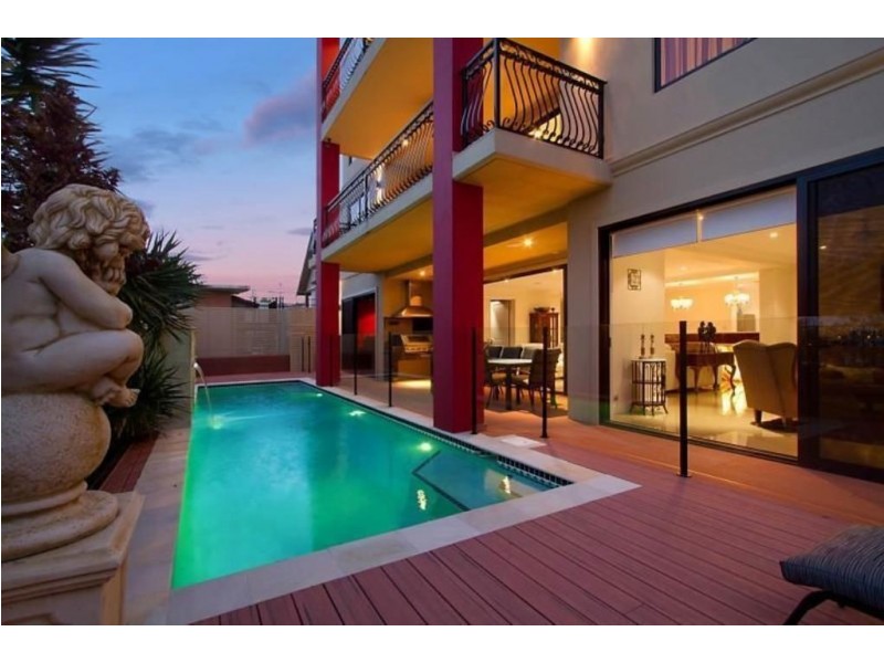 8 Garrick Street, Coolangatta QLD 4225