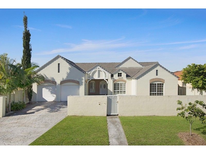 32 Arbuthnot Parade, Benowa Waters QLD 4217