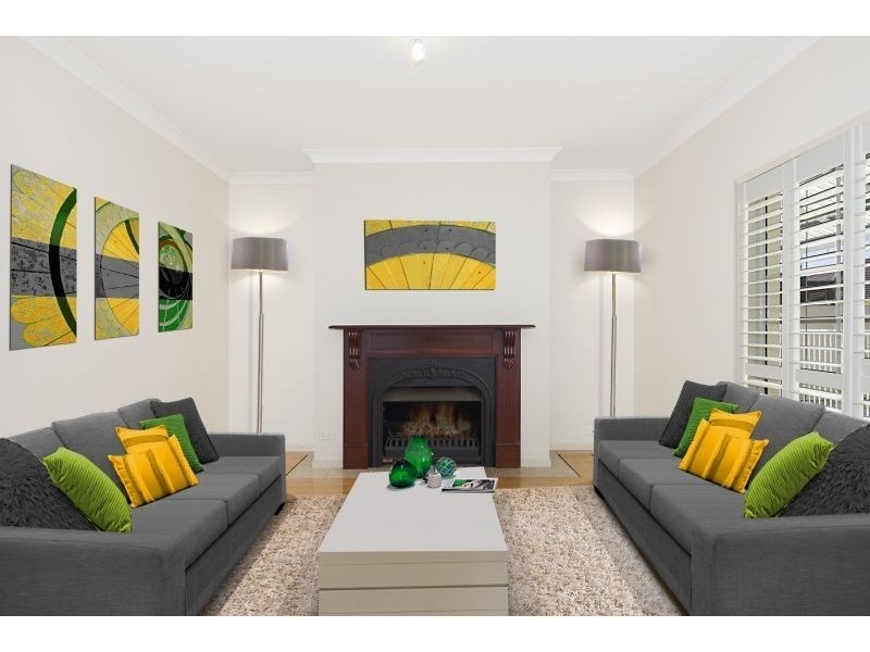 32 Arbuthnot Parade, Benowa Waters QLD 4217