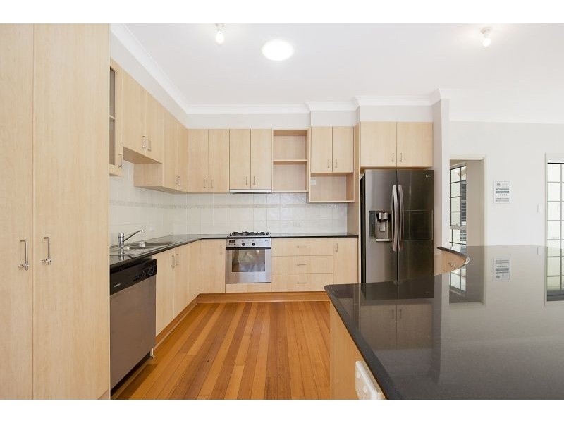 32 Arbuthnot Parade, Benowa Waters QLD 4217