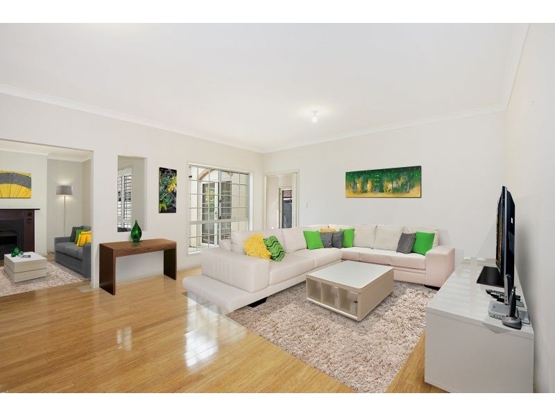 32 Arbuthnot Parade, Benowa Waters QLD 4217