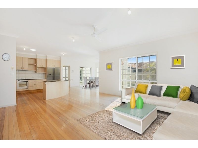 32 Arbuthnot Parade, Benowa Waters QLD 4217