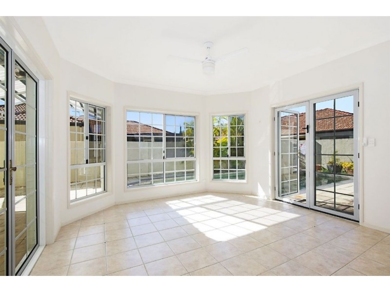 32 Arbuthnot Parade, Benowa Waters QLD 4217