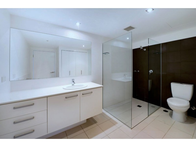 25 Surf Parade, Broadbeach QLD 4218
