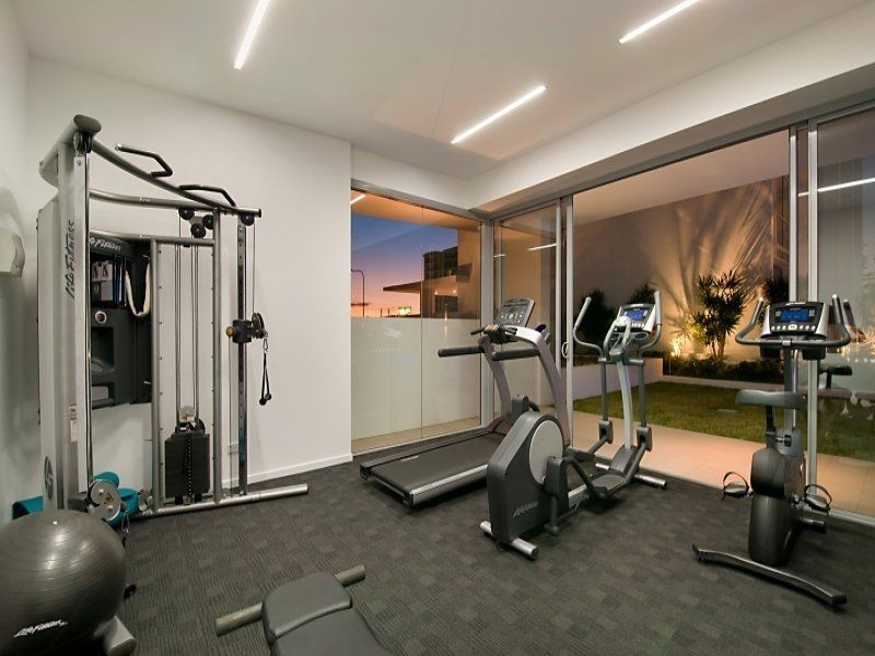 25 Surf Parade, Broadbeach QLD 4218