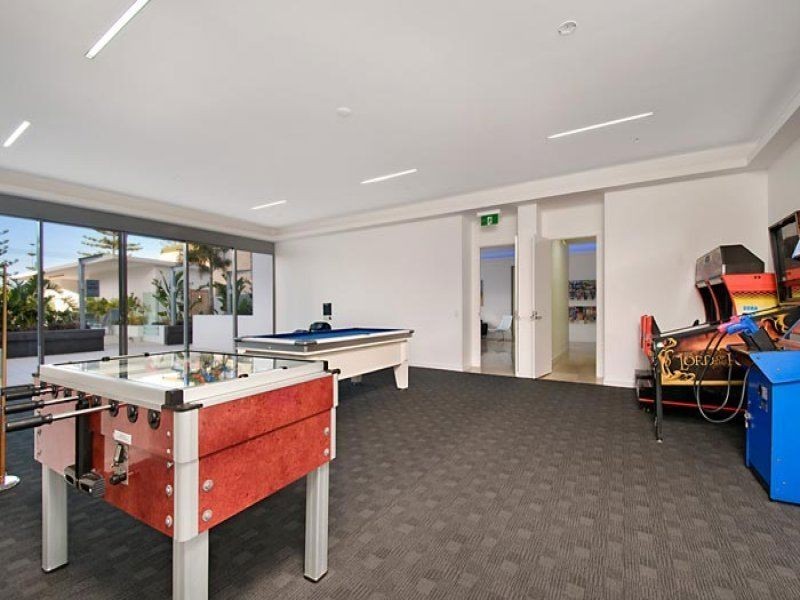25 Surf Parade, Broadbeach QLD 4218