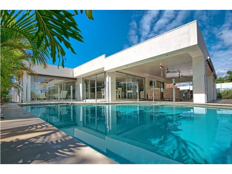 37 Beverley Crescent, Broadbeach Waters QLD 4218