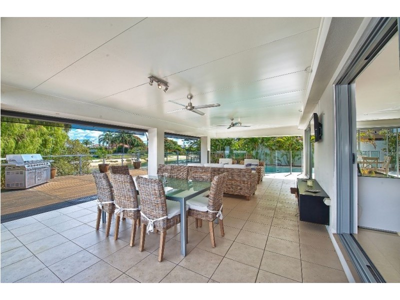 37 Beverley Crescent, Broadbeach Waters QLD 4218