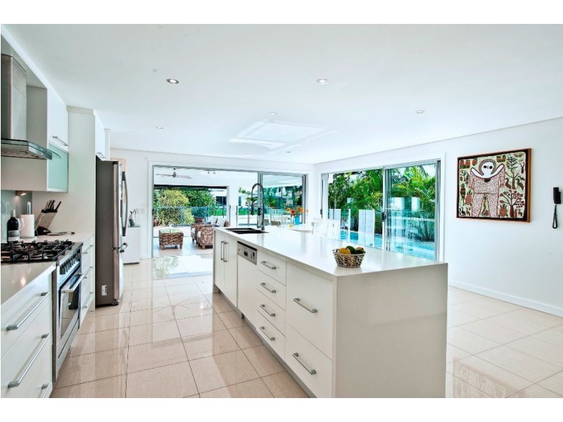 37 Beverley Crescent, Broadbeach Waters QLD 4218