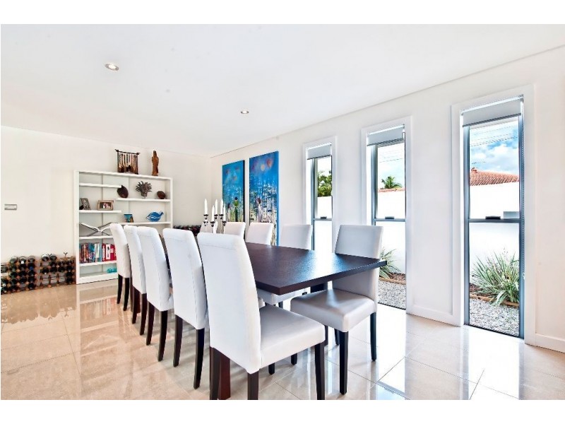 37 Beverley Crescent, Broadbeach Waters QLD 4218