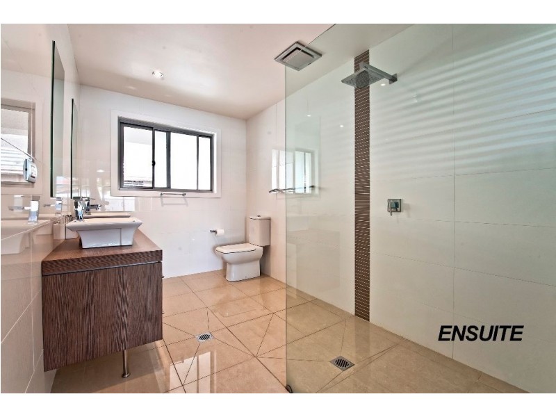 37 Beverley Crescent, Broadbeach Waters QLD 4218