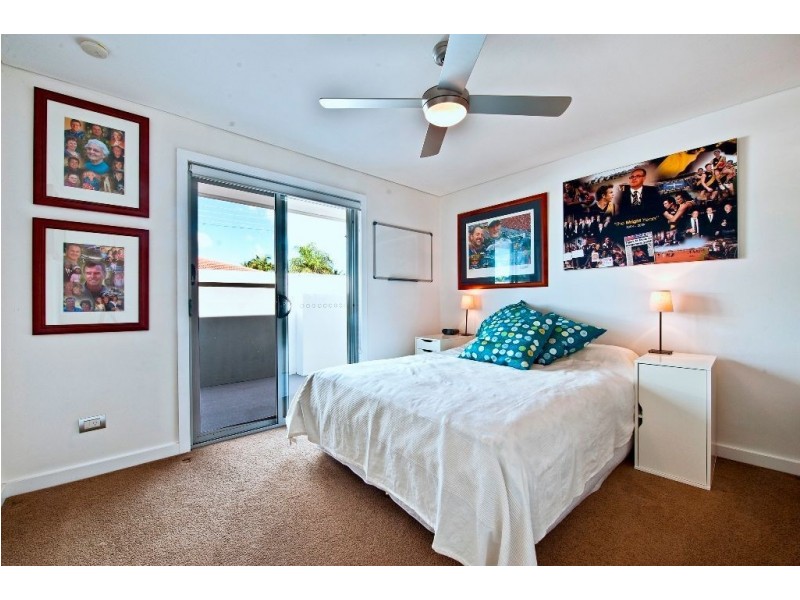 37 Beverley Crescent, Broadbeach Waters QLD 4218