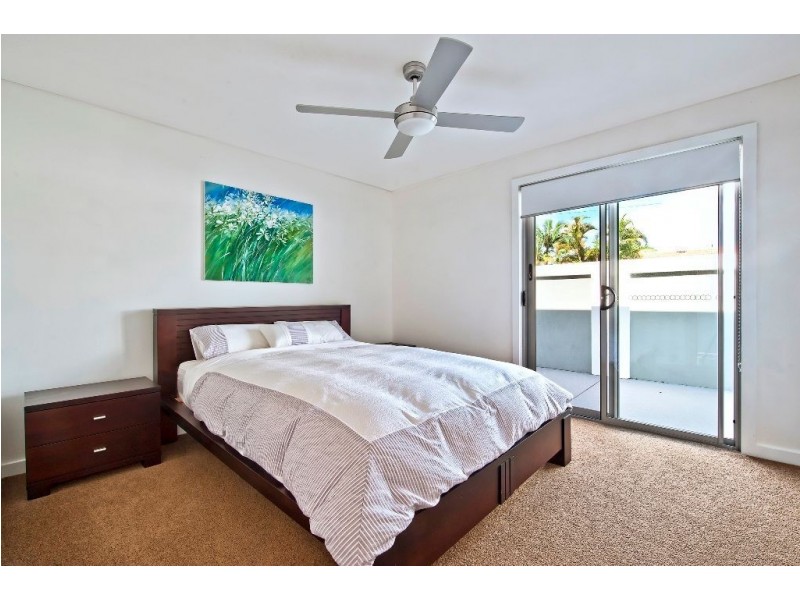 37 Beverley Crescent, Broadbeach Waters QLD 4218