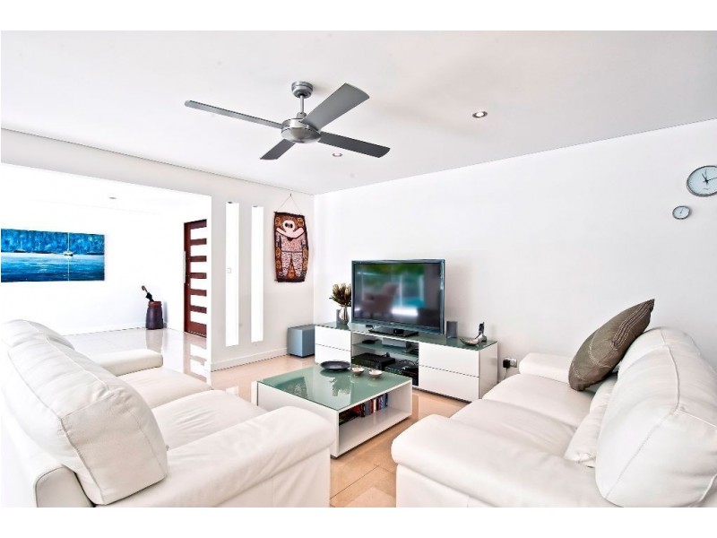 37 Beverley Crescent, Broadbeach Waters QLD 4218