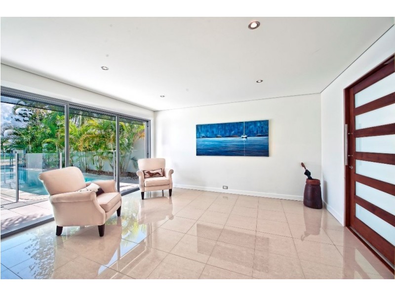 37 Beverley Crescent, Broadbeach Waters QLD 4218
