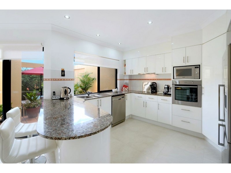 1/125 Santa Cruz Boulevard, Clear Island Waters QLD 4226