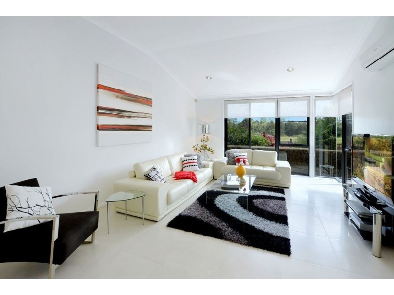 1/125 Santa Cruz Boulevard, Clear Island Waters QLD 4226