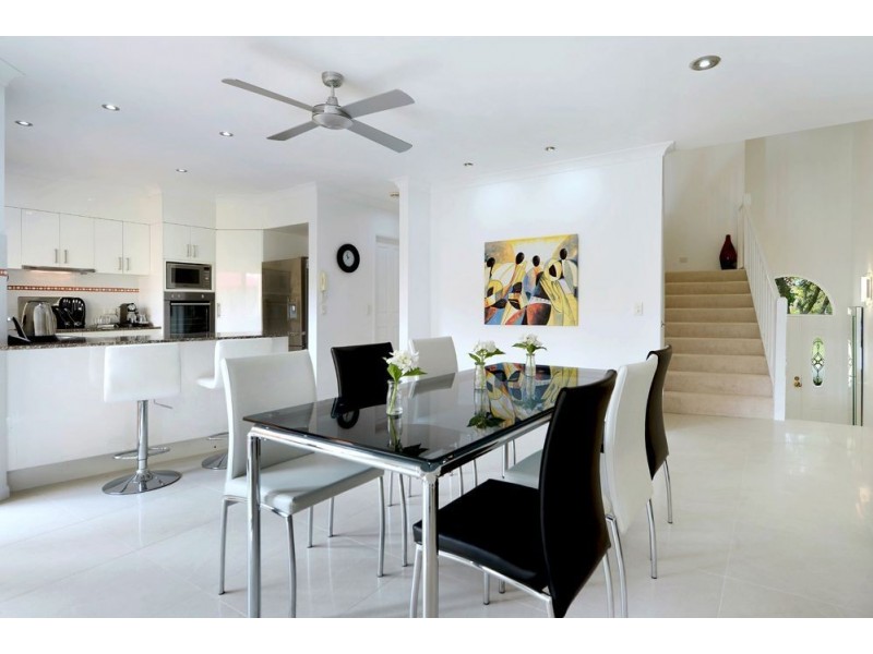 1/125 Santa Cruz Boulevard, Clear Island Waters QLD 4226