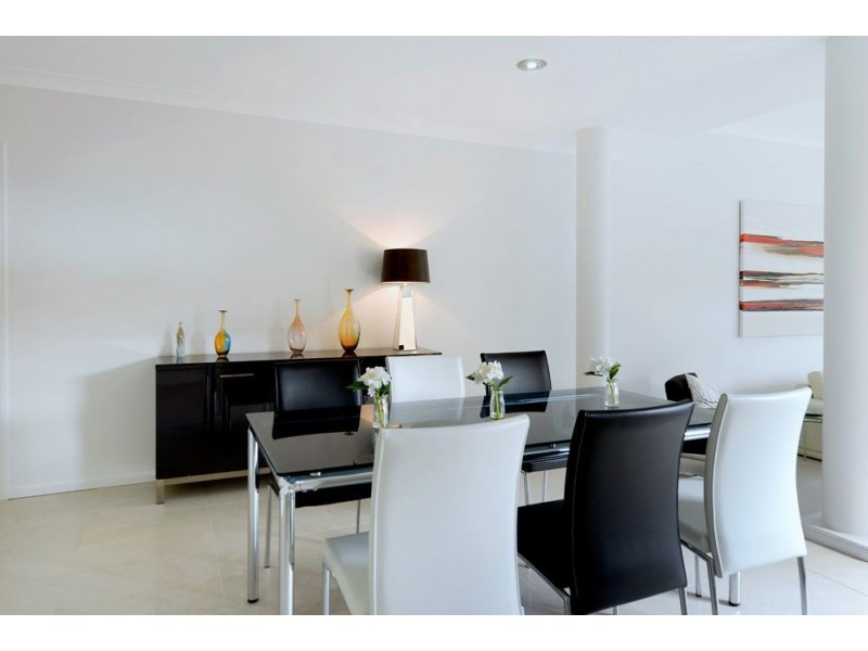 1/125 Santa Cruz Boulevard, Clear Island Waters QLD 4226