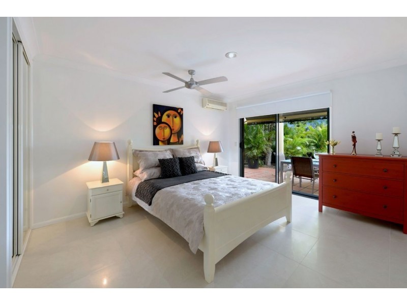 1/125 Santa Cruz Boulevard, Clear Island Waters QLD 4226