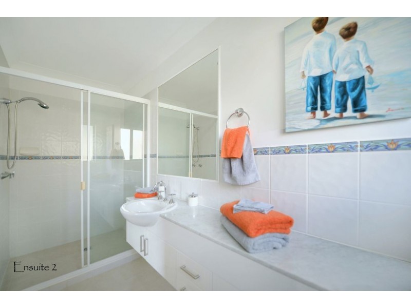 1/125 Santa Cruz Boulevard, Clear Island Waters QLD 4226