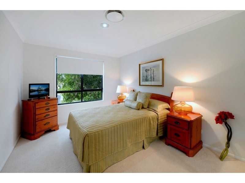 1/125 Santa Cruz Boulevard, Clear Island Waters QLD 4226