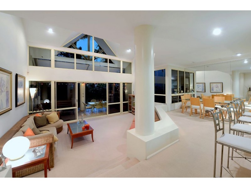 2/125 Santa Cruz Boulevard, Clear Island Waters QLD 4226