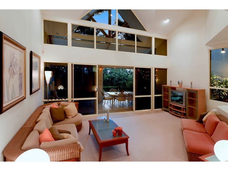 2/125 Santa Cruz Boulevard, Clear Island Waters QLD 4226