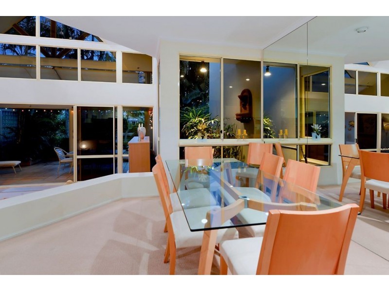 2/125 Santa Cruz Boulevard, Clear Island Waters QLD 4226