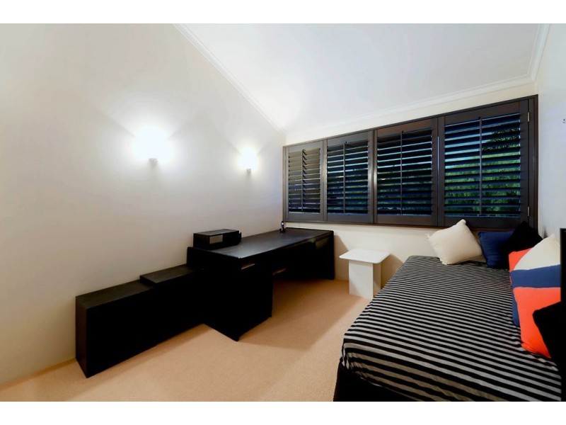 2/125 Santa Cruz Boulevard, Clear Island Waters QLD 4226