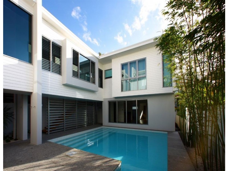 38 Marine Parade, Miami QLD 4220