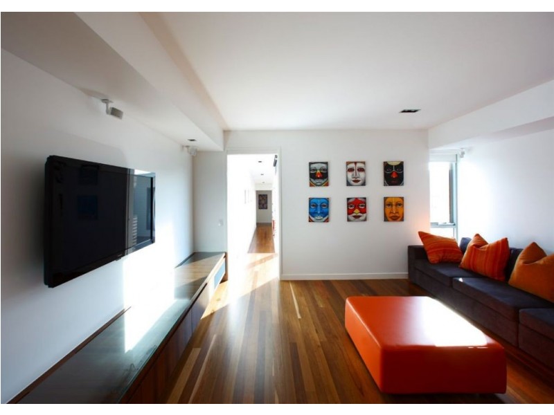 38 Marine Parade, Miami QLD 4220