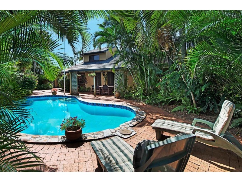19 Henning Court, Mermaid Waters QLD 4218