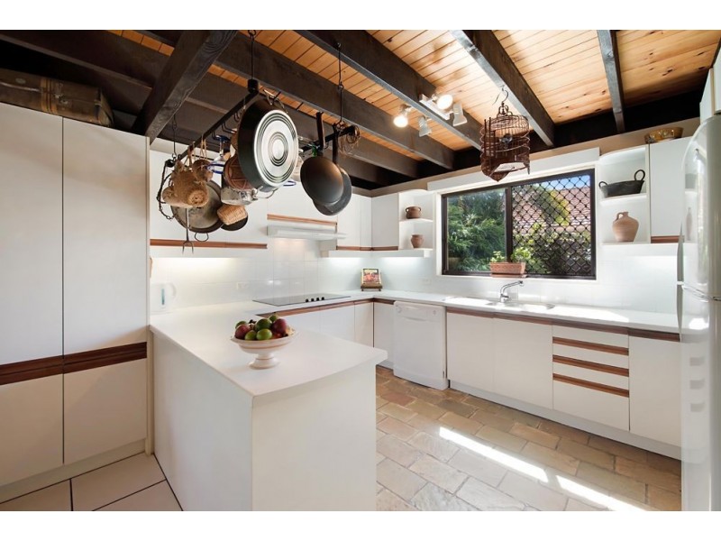 19 Henning Court, Mermaid Waters QLD 4218