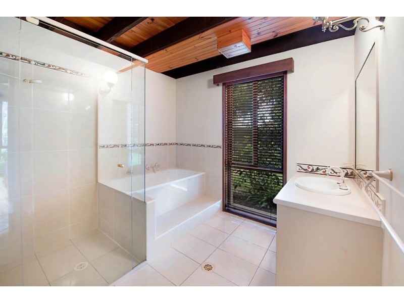 19 Henning Court, Mermaid Waters QLD 4218