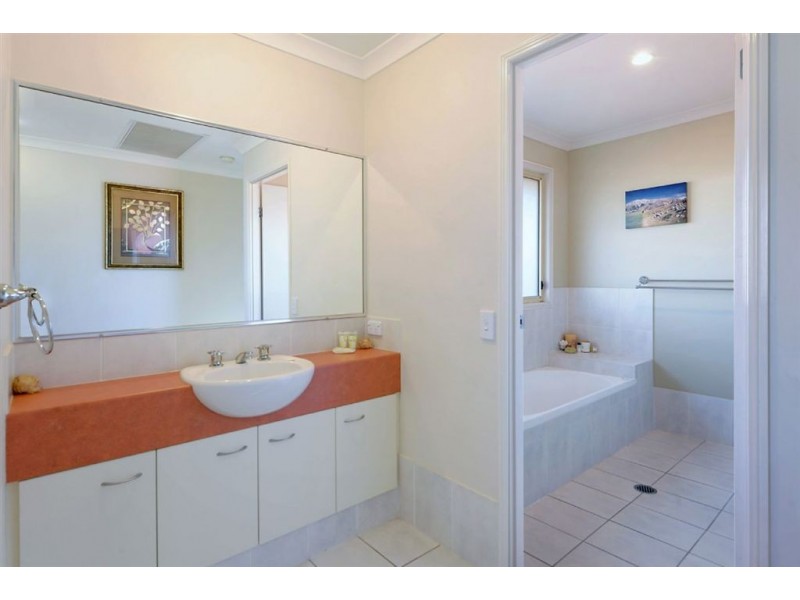 40 Hillridge Crescent, Varsity Lakes QLD 4227