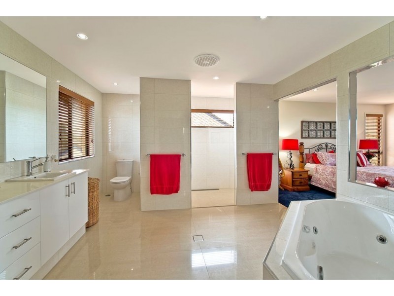 20 Namatjira Court, Broadbeach Waters QLD 4218