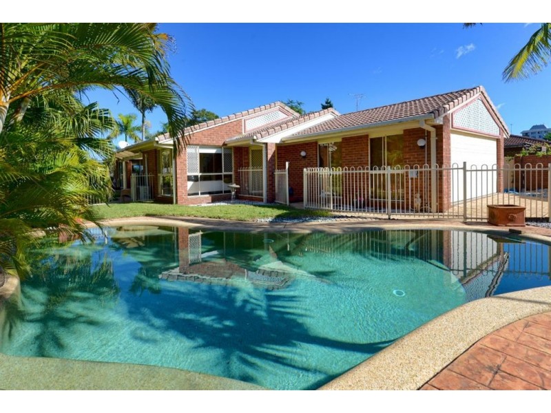 19 Sigatoka Place, Clear Island Waters QLD 4226
