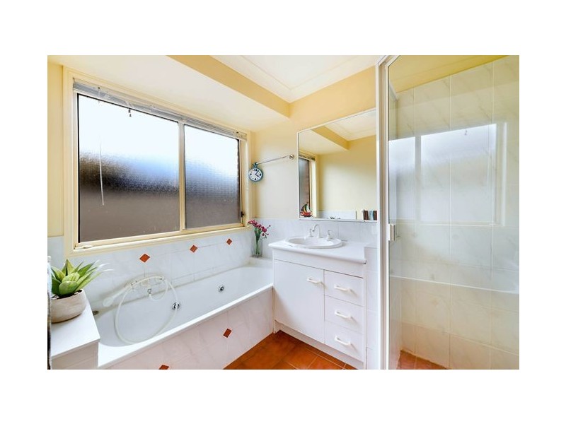 19 Sigatoka Place, Clear Island Waters QLD 4226