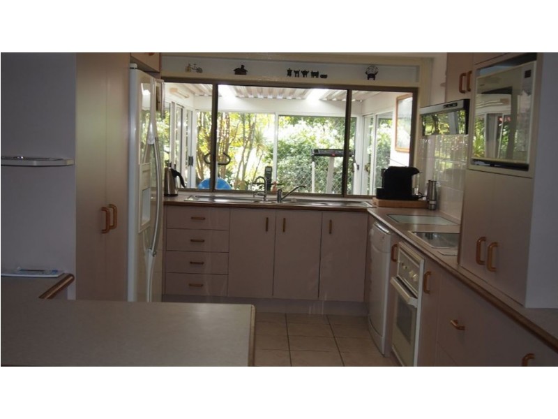 20 Haslewood Court, Mermaid Waters QLD 4218