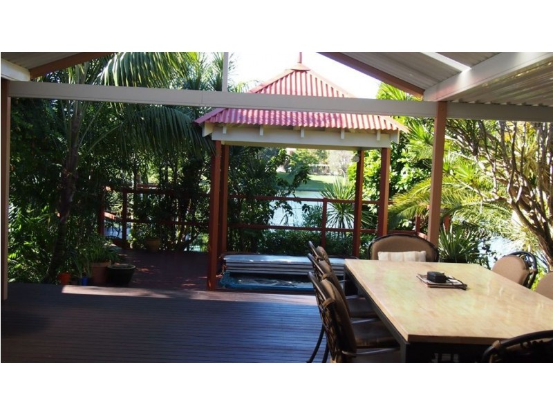 20 Haslewood Court, Mermaid Waters QLD 4218