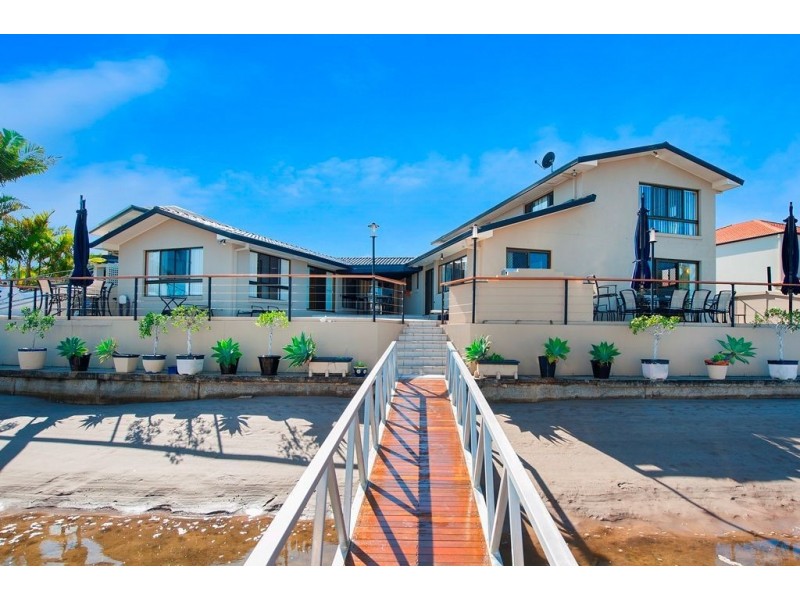 32 Daru Avenue, Runaway Bay QLD 4216